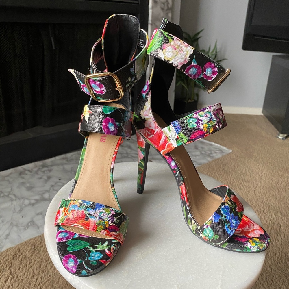 Flower heel sandal